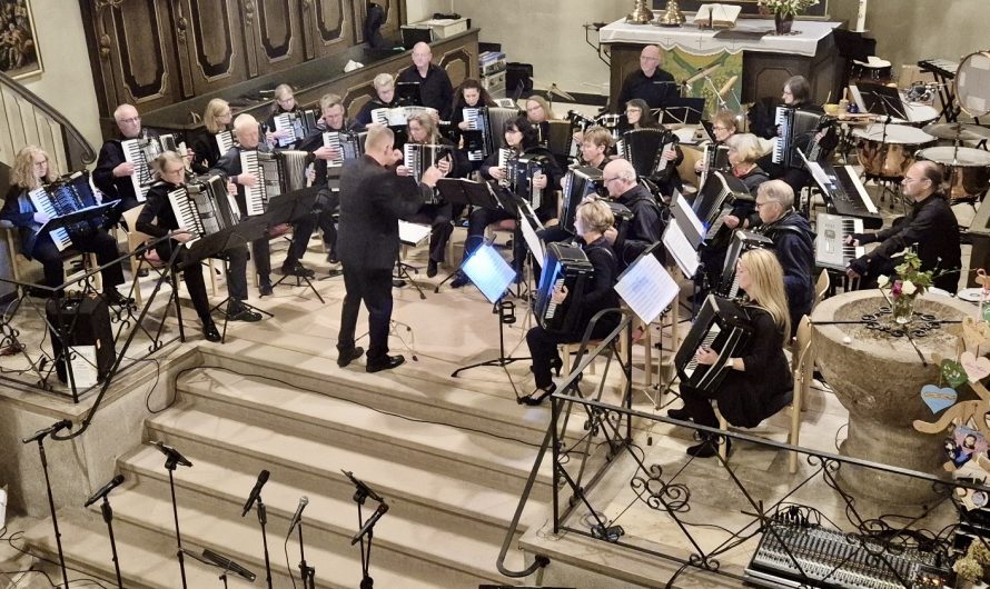 ACCOLLAGE feierte 40-jähriges Bestehen mit großem Jubiläumskonzert
